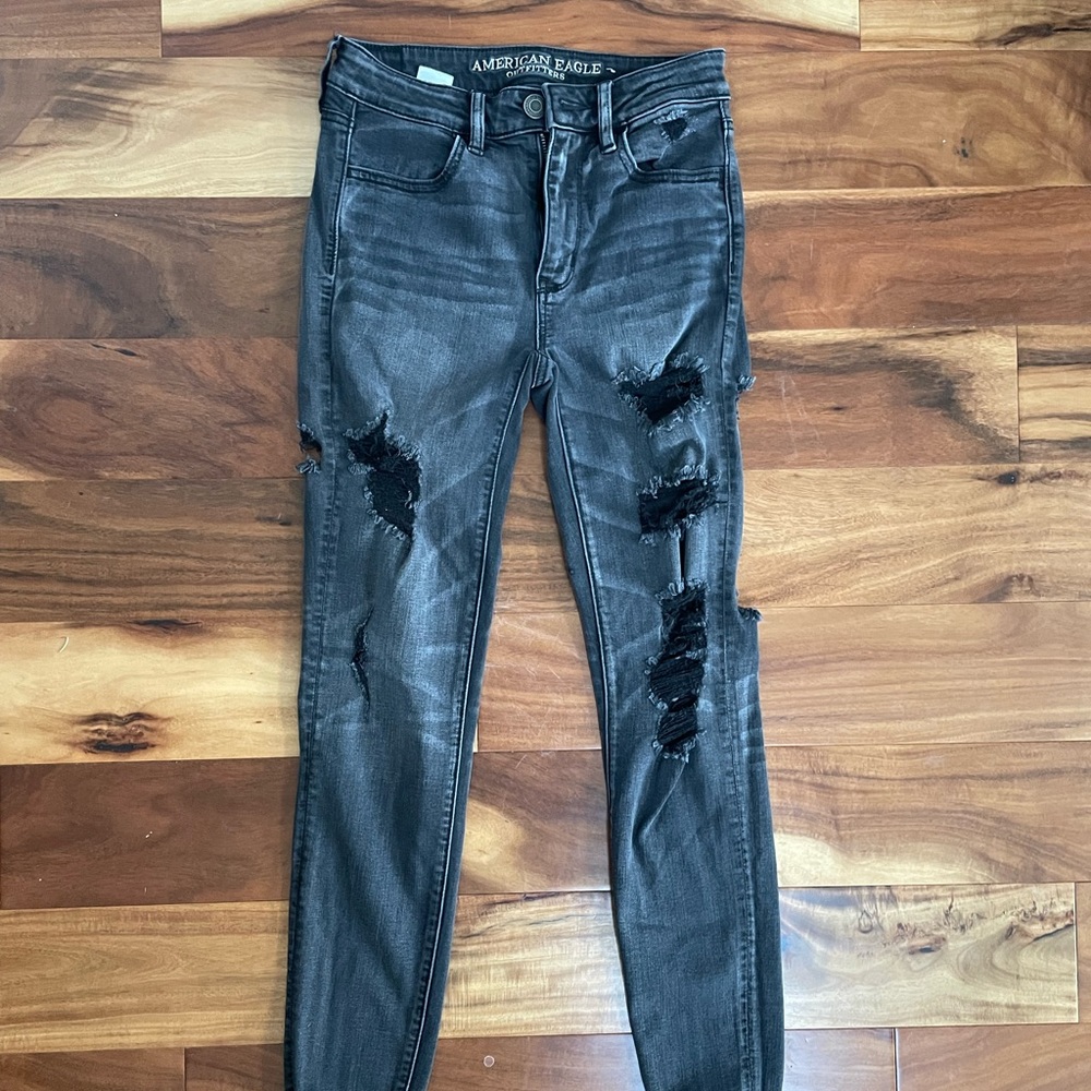 Black American Eagle ripped skinny jeans